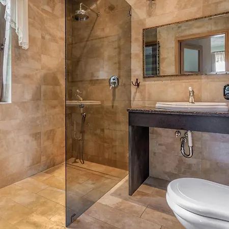 Amazing In With Kitchen Holiday home